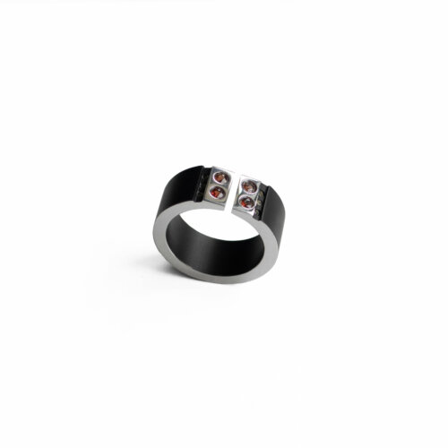 Studio C - Bague H noire 4 spinelles cognac 1