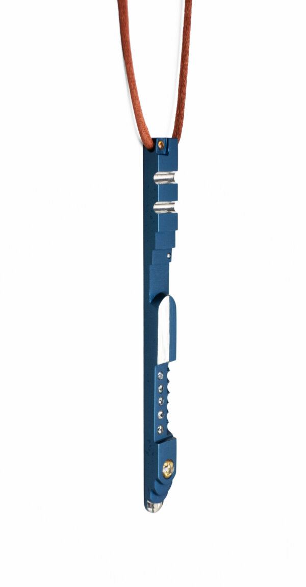 Studio C - Pendentif escaliers long bleu 1