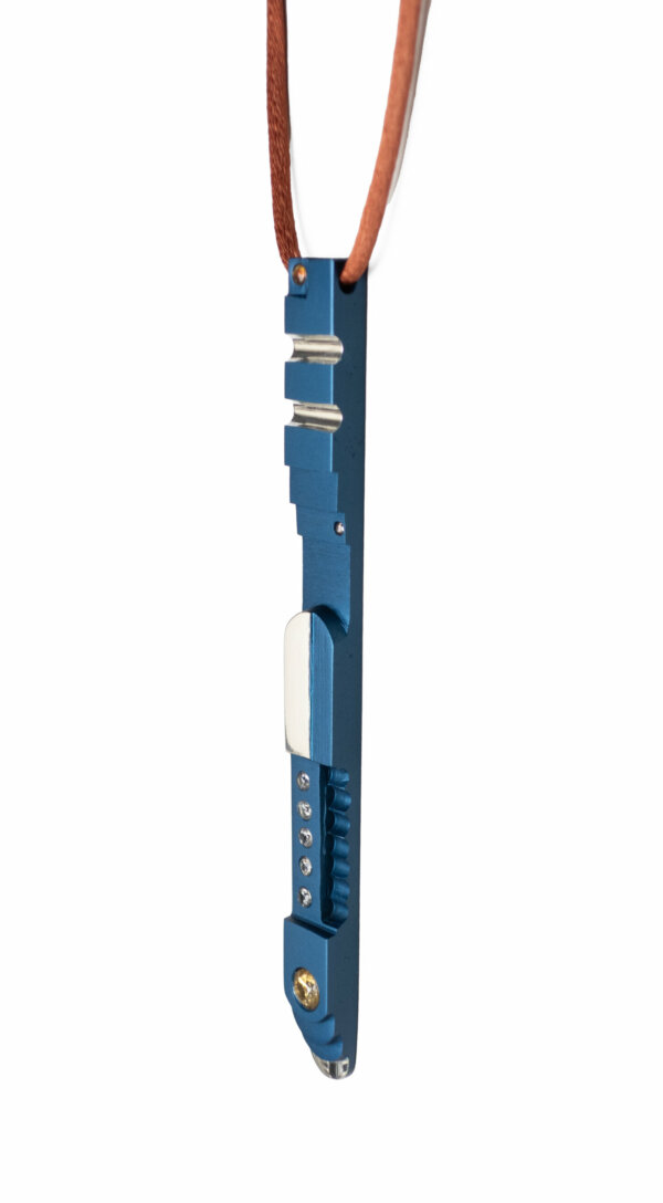 Studio C - Pendentif escaliers long bleu 1