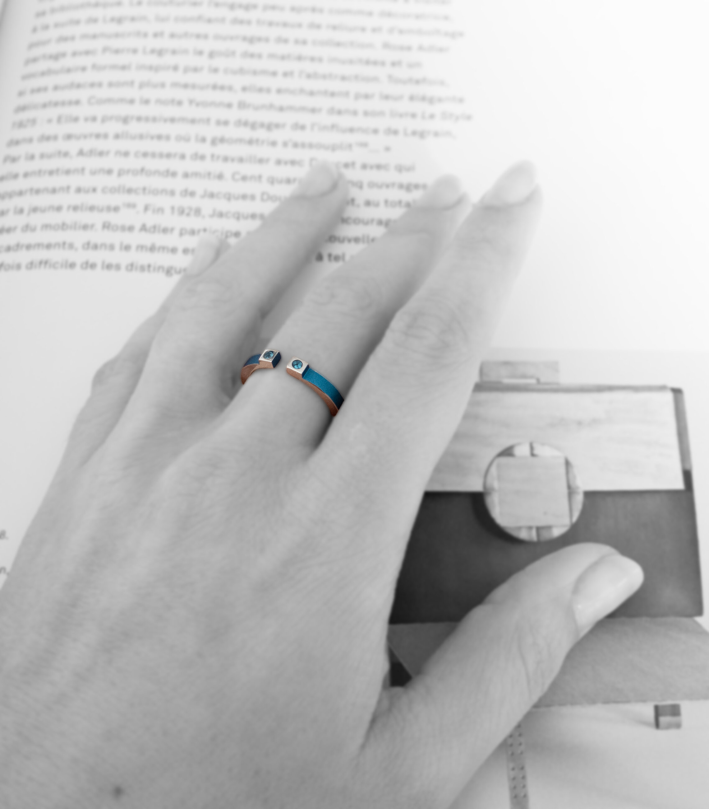 Studio C - Bague H torque bleu apatites 5